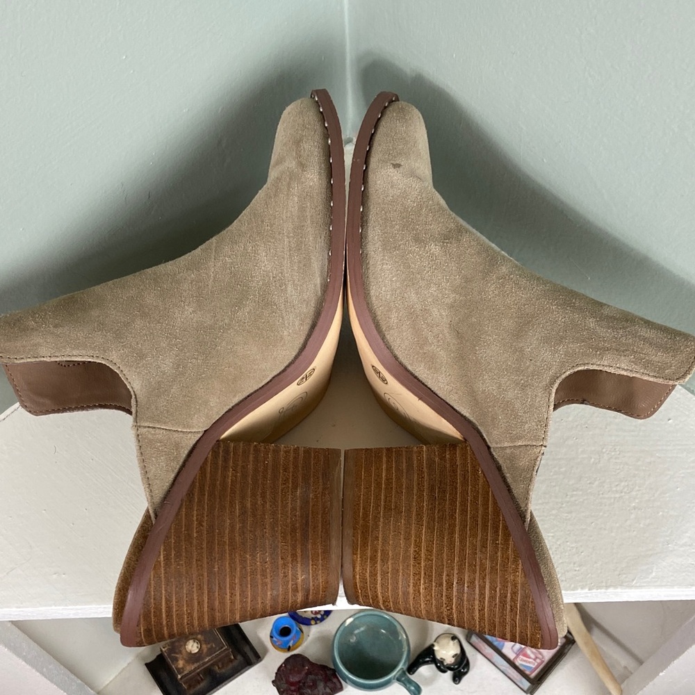 Chinese Laundry Suede Leather Tan Women's Mules Booties Block Heels 9.5 - Picture 9 of 13